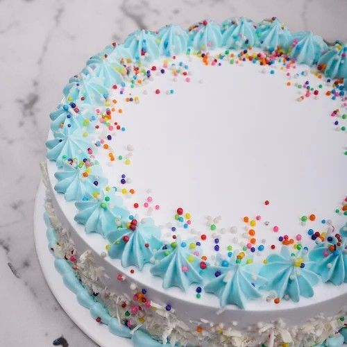 Delicious Vanilla Cake - Image 3